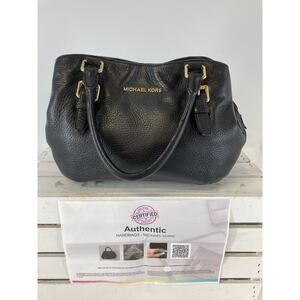 MICHAEL KORS, MEDIUM SIZE BLACK PEBBLED LEATHER HANDBAG